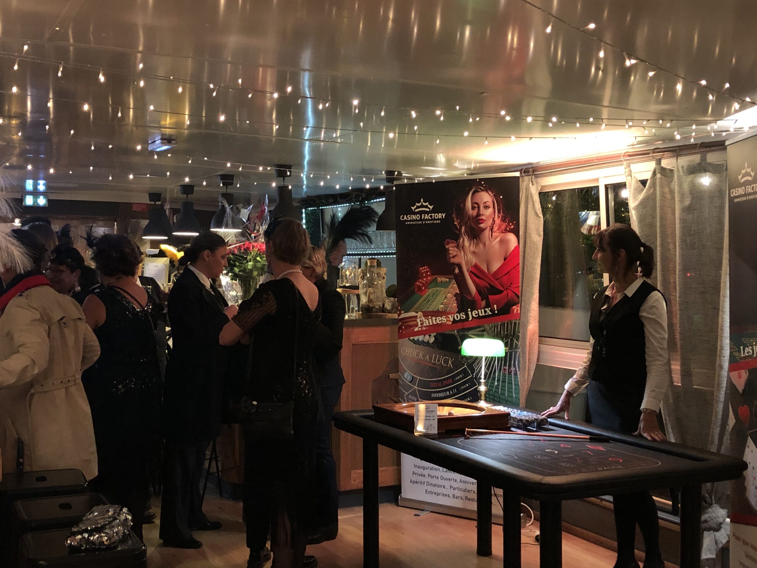 Invités jouant aux tables de casino lors d'une soirée à Lambersart