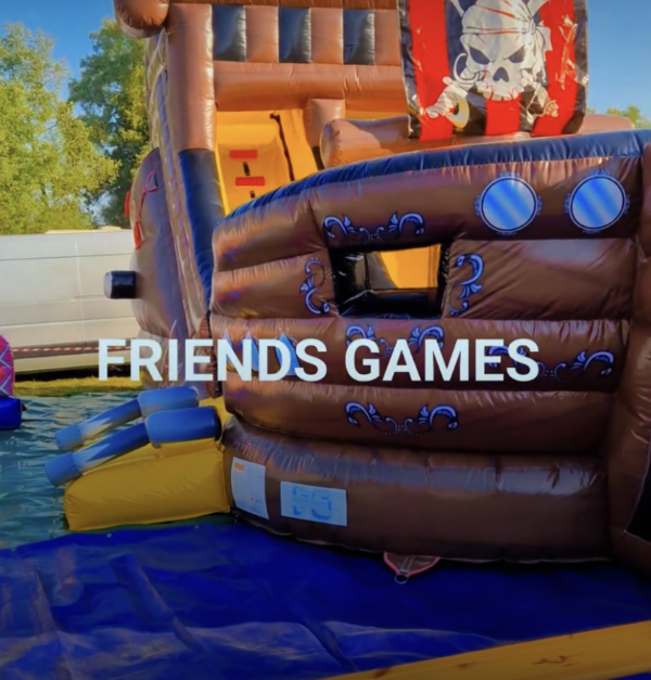 Jeux gonflables installés pour une fête d'anniversaire